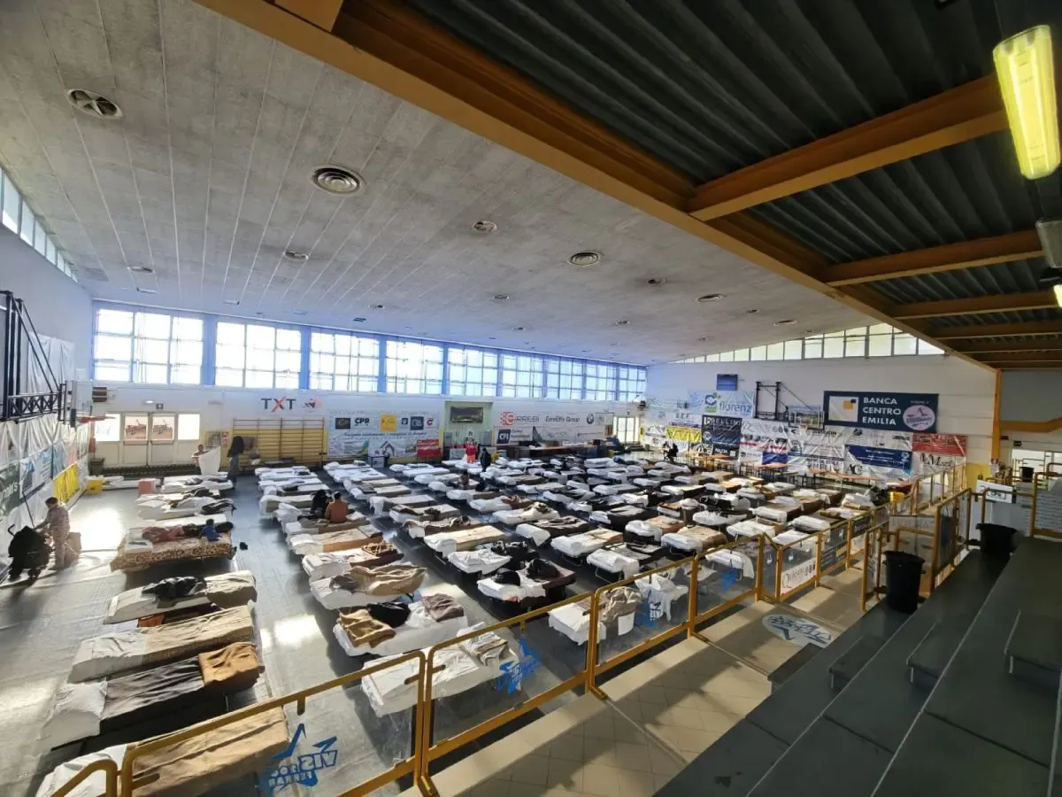 palestra adattata a ricovero sfollati dal grattacielo